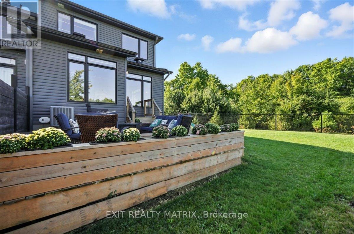 641 Putney Crescent, Ottawa, Ontario  K2S 2N7 - Photo 38 - X12559120
