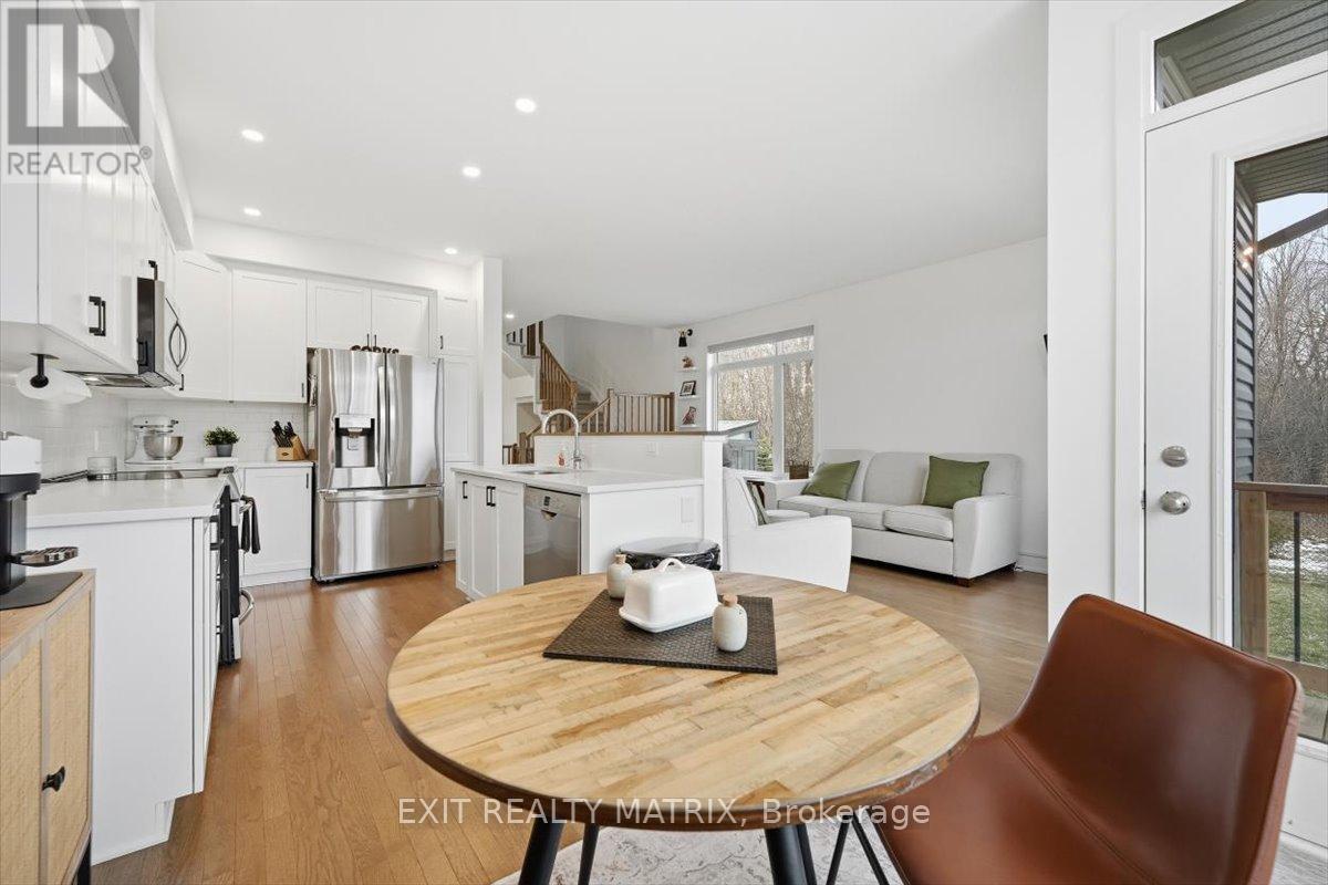 641 Putney Crescent, Ottawa, Ontario  K2S 2N7 - Photo 6 - X12559120