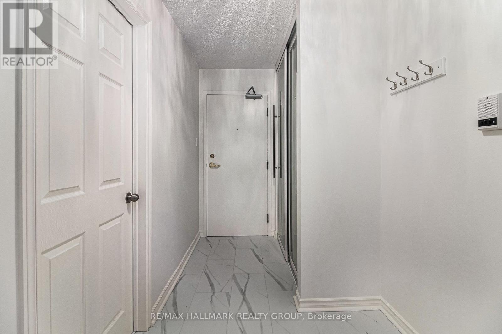 301 - 1099 Cadboro Road, Ottawa, Ontario  K1J 9K4 - Photo 2 - X12559168