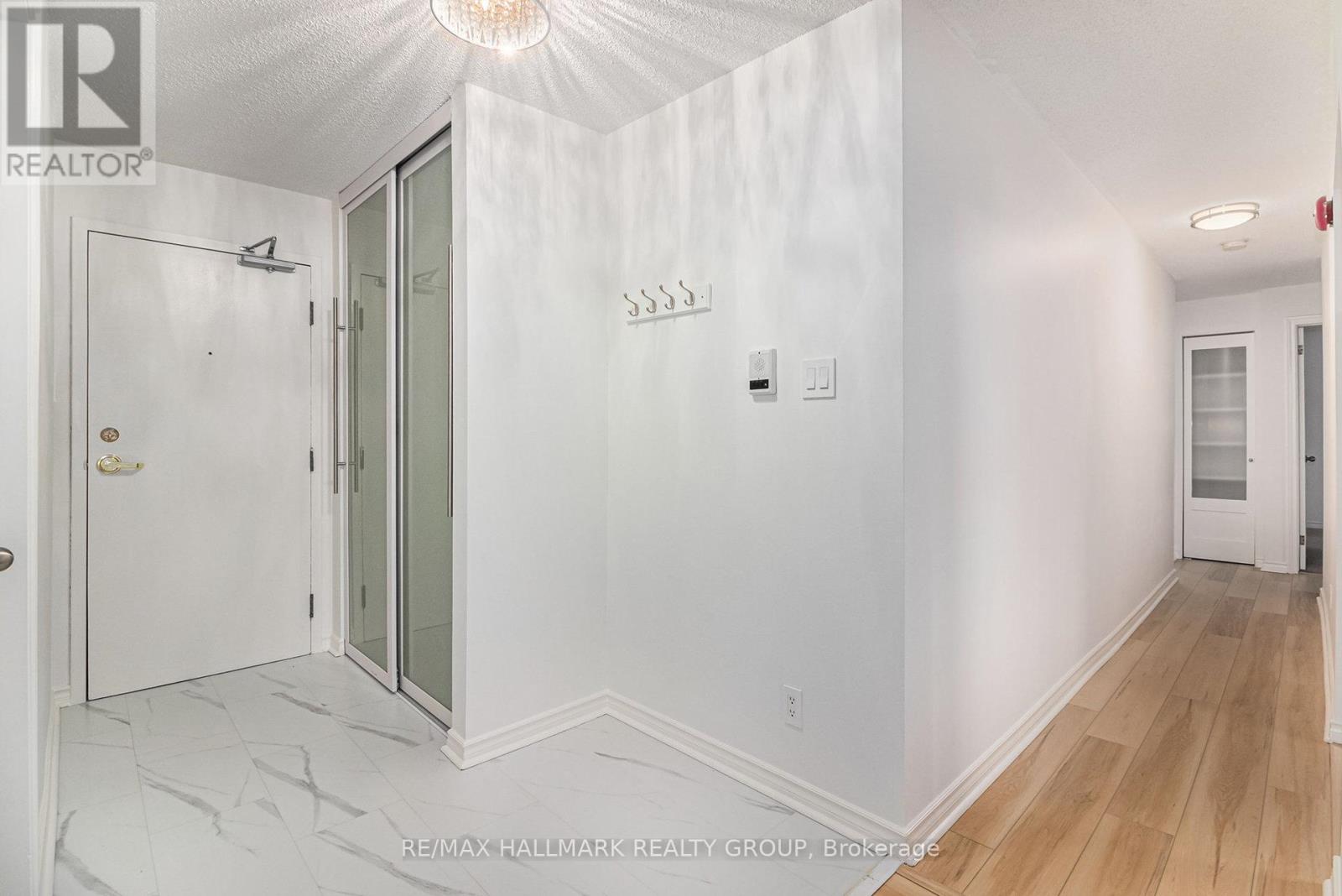 301 - 1099 Cadboro Road, Ottawa, Ontario  K1J 9K4 - Photo 3 - X12559168