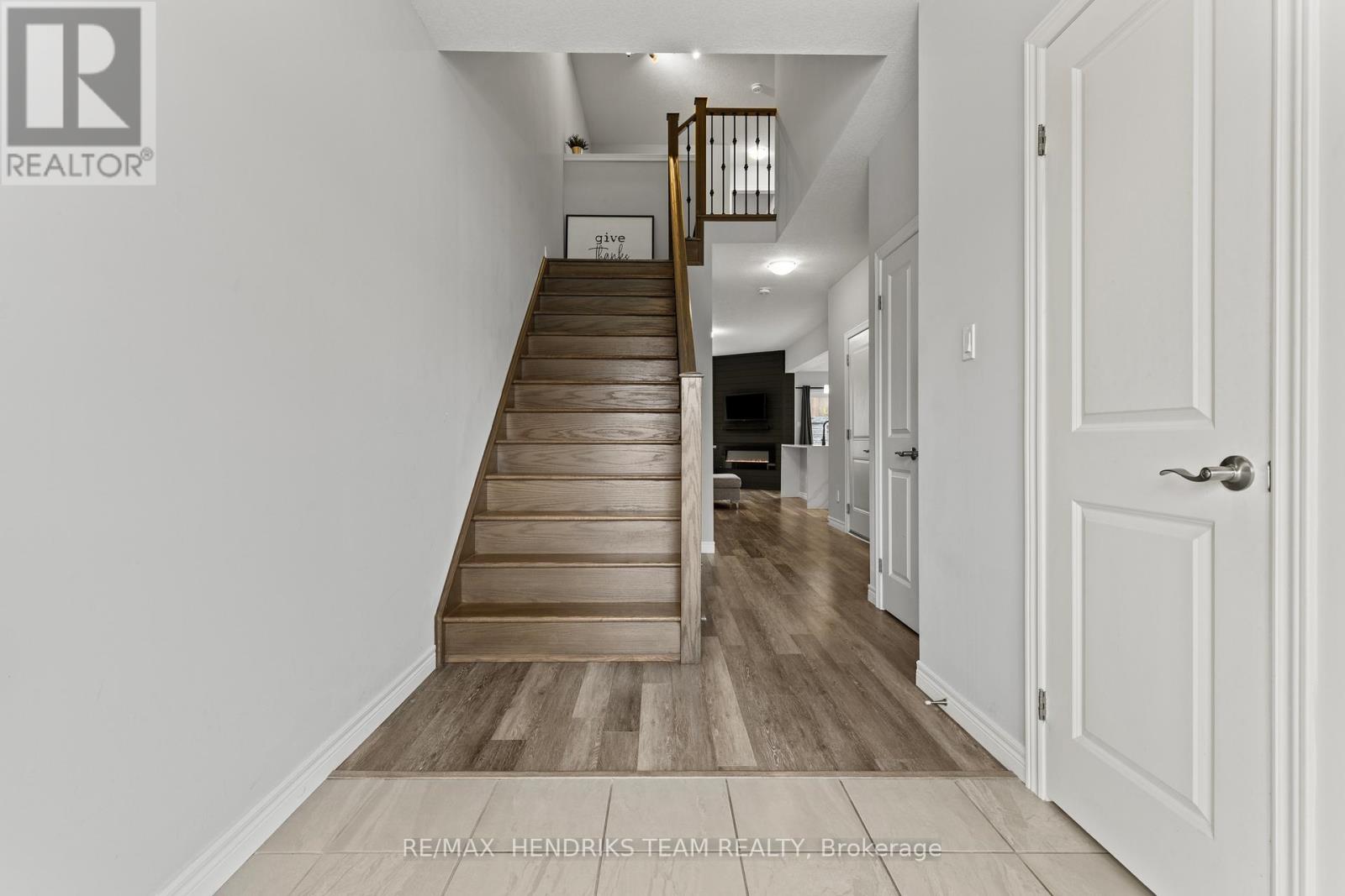 11 Dennis Drive, West Lincoln, Ontario  L0R 2A0 - Photo 5 - X12559030