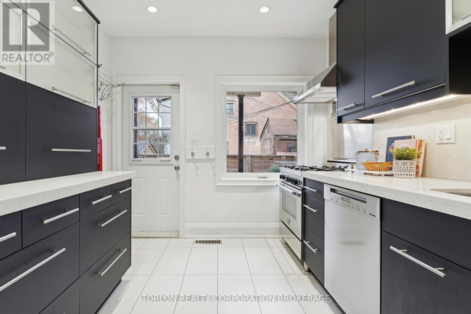 100 Colbeck Street, Toronto, Ontario  M6S 1V4 - Photo 12 - W12558914