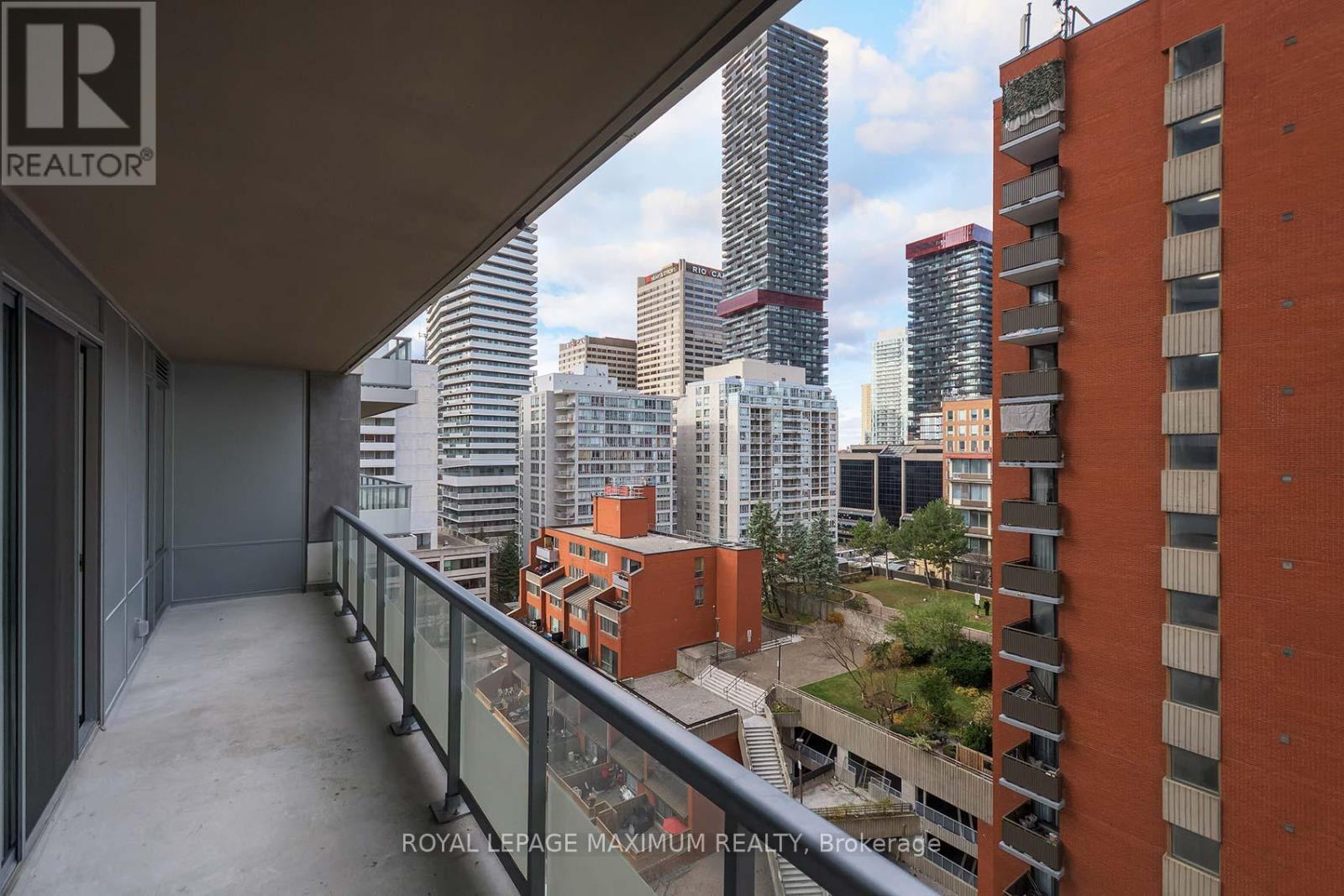 1018 - 50 Dunfield Avenue, Toronto, Ontario  M4S 3A4 - Photo 13 - C12558136