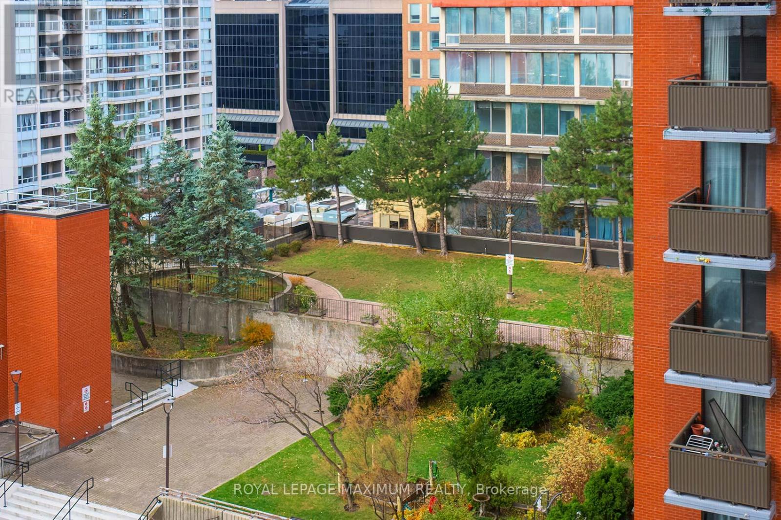 1018 - 50 Dunfield Avenue, Toronto, Ontario  M4S 3A4 - Photo 18 - C12558136