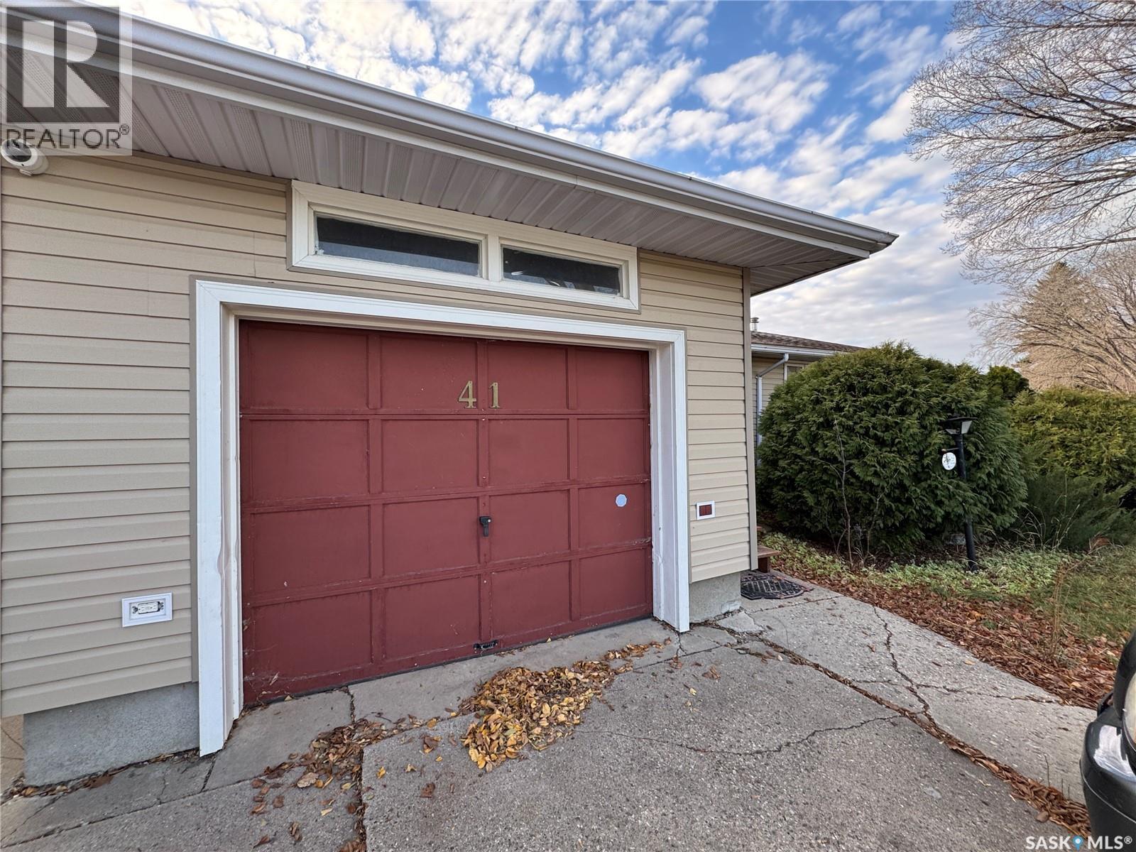 41 Halleran Crescent, Regina, Saskatchewan  S4R 3Z5 - Photo 2 - SK024308