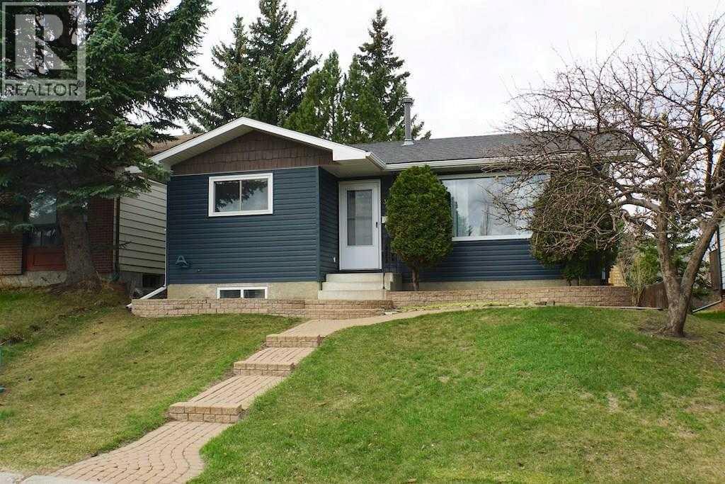 39 Bearberry Crescent NW, Calgary, Alberta