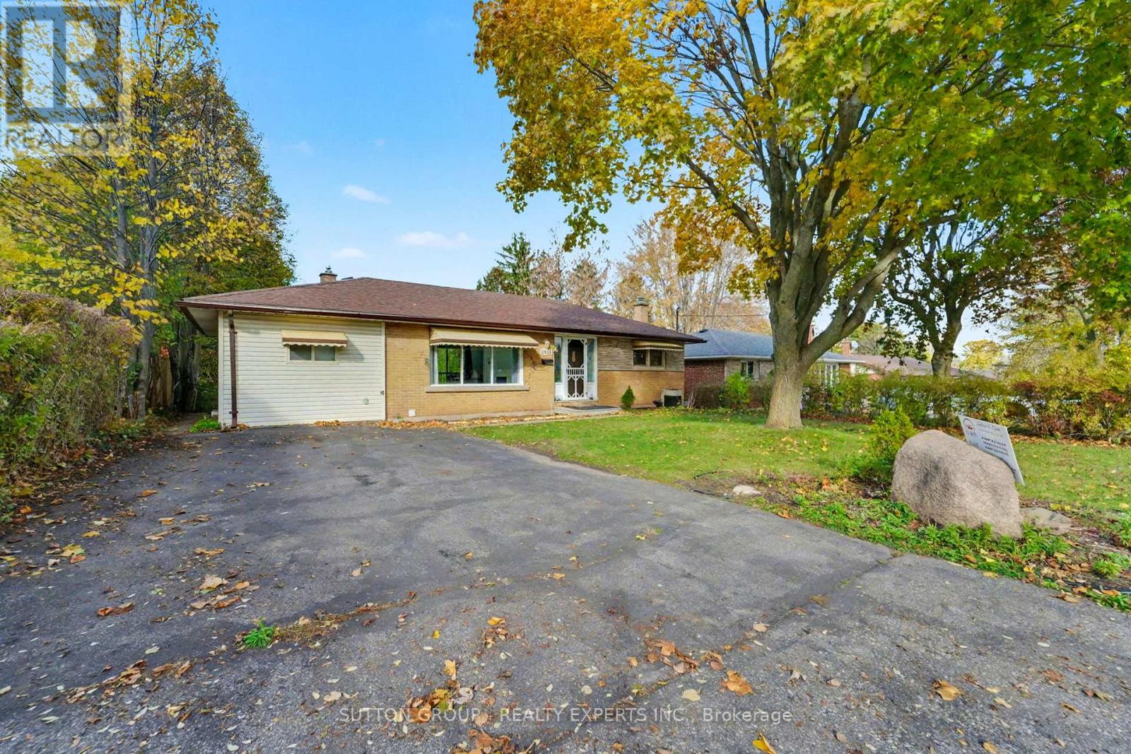 893 Cromwell Street, Woodstock, Ontario  N4S 5B4 - Photo 2 - X12558930