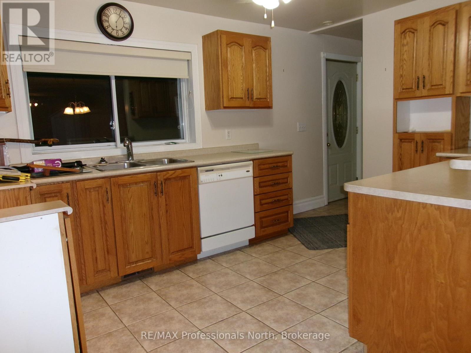 646 Mountain Street, Dysart Et Al (Dysart), Ontario  K0M 1S0 - Photo 14 - X12555136