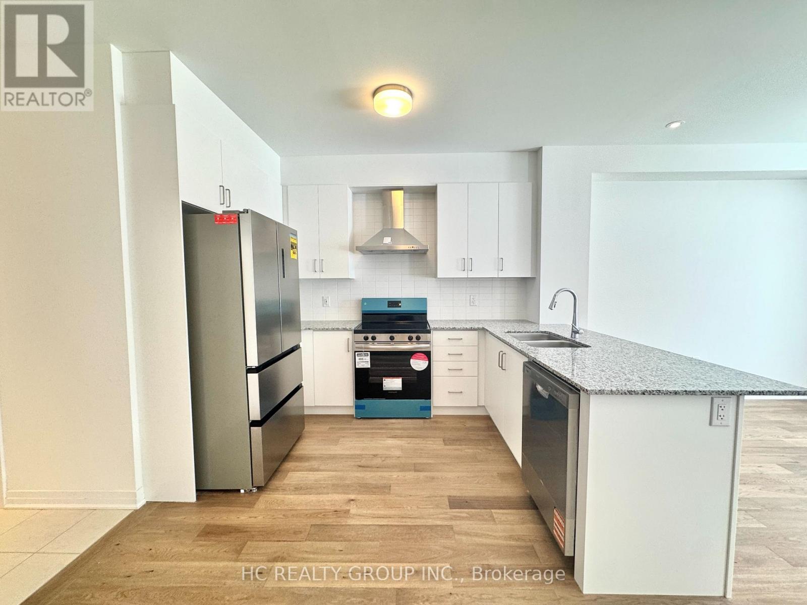 3219 Crystal Drive, Oakville, Ontario  L6M 5S8 - Photo 6 - W12552360