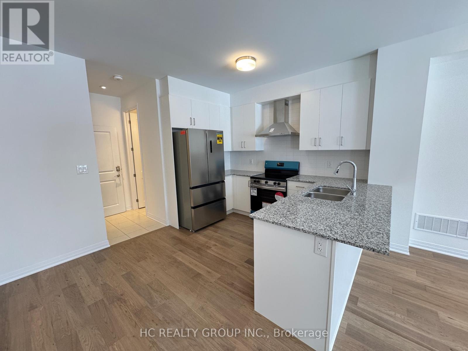 3219 Crystal Drive, Oakville, Ontario  L6M 5S8 - Photo 5 - W12552360