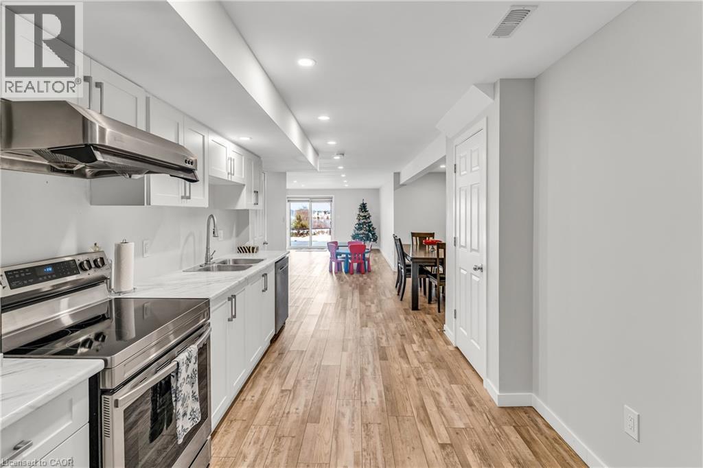 916 Dunnigan Court Unit# Lower, Kitchener, Ontario  N2B 0A8 - Photo 3 - 40789361