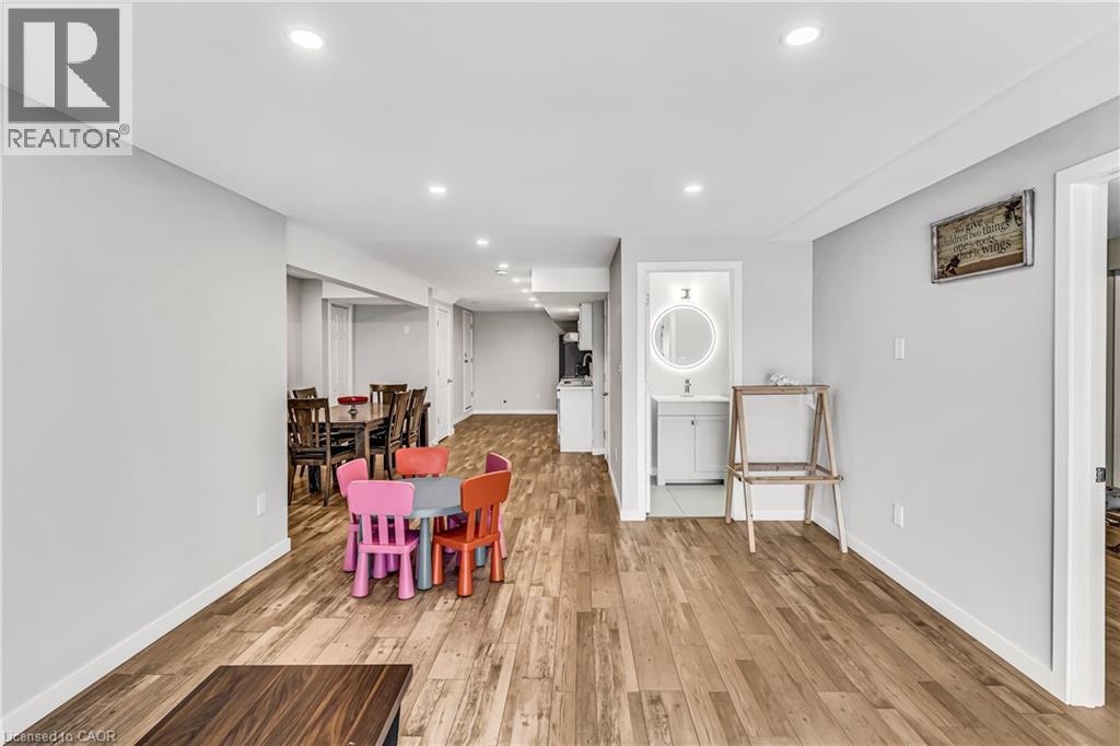 916 Dunnigan Court Unit# Lower, Kitchener, Ontario  N2B 0A8 - Photo 6 - 40789361