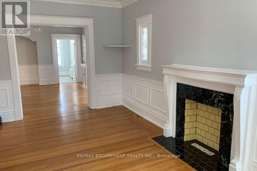 1 - 2 Undermount Avenue, Hamilton, Ontario  L8P 3Z6 - Photo 5 - X12558618