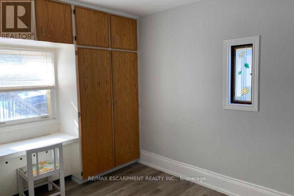 1 - 2 Undermount Avenue, Hamilton, Ontario  L8P 3Z6 - Photo 10 - X12558618