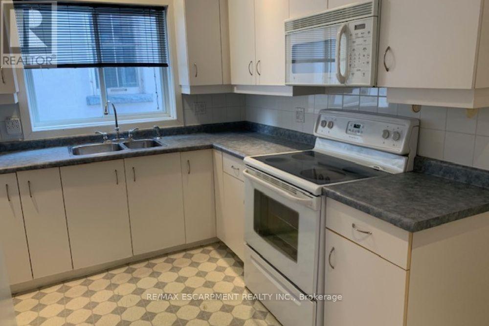 1 - 2 Undermount Avenue, Hamilton, Ontario  L8P 3Z6 - Photo 8 - X12558618