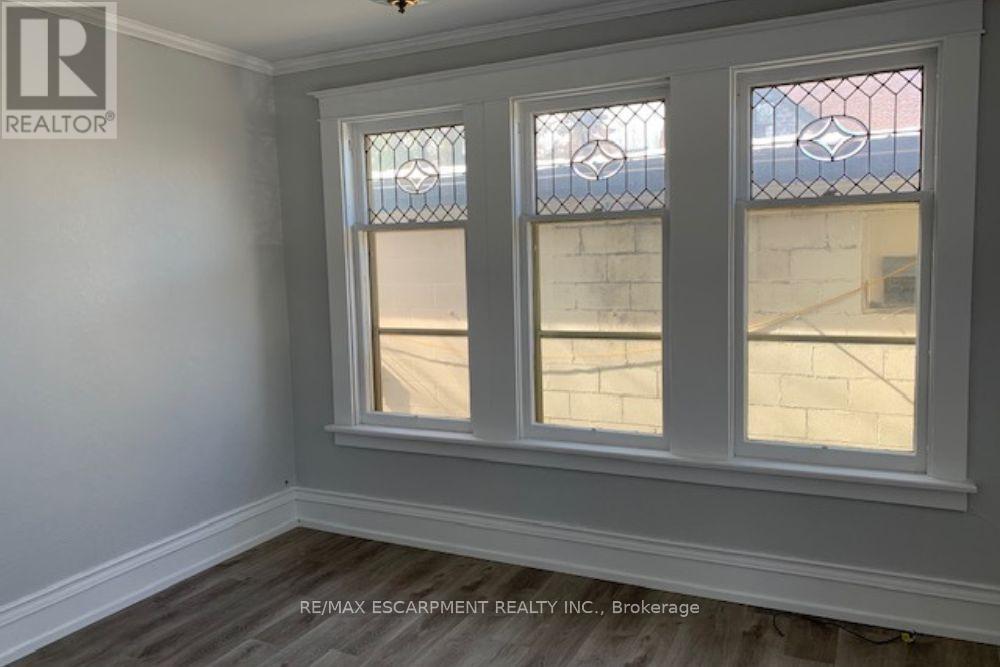 1 - 2 Undermount Avenue, Hamilton, Ontario  L8P 3Z6 - Photo 9 - X12558618