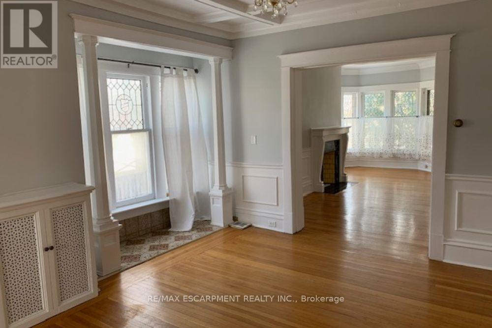 1 - 2 Undermount Avenue, Hamilton, Ontario  L8P 3Z6 - Photo 4 - X12558618