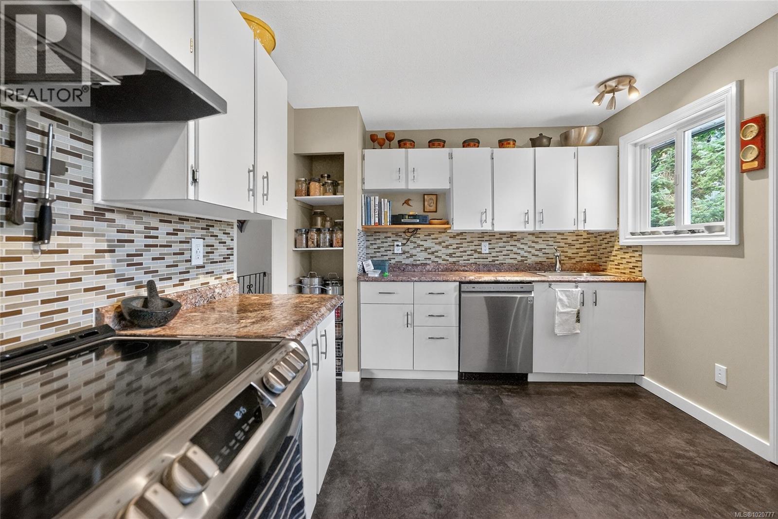 7330 Millard Dr, Lantzville, British Columbia  V0R 2H0 - Photo 3 - 1020777