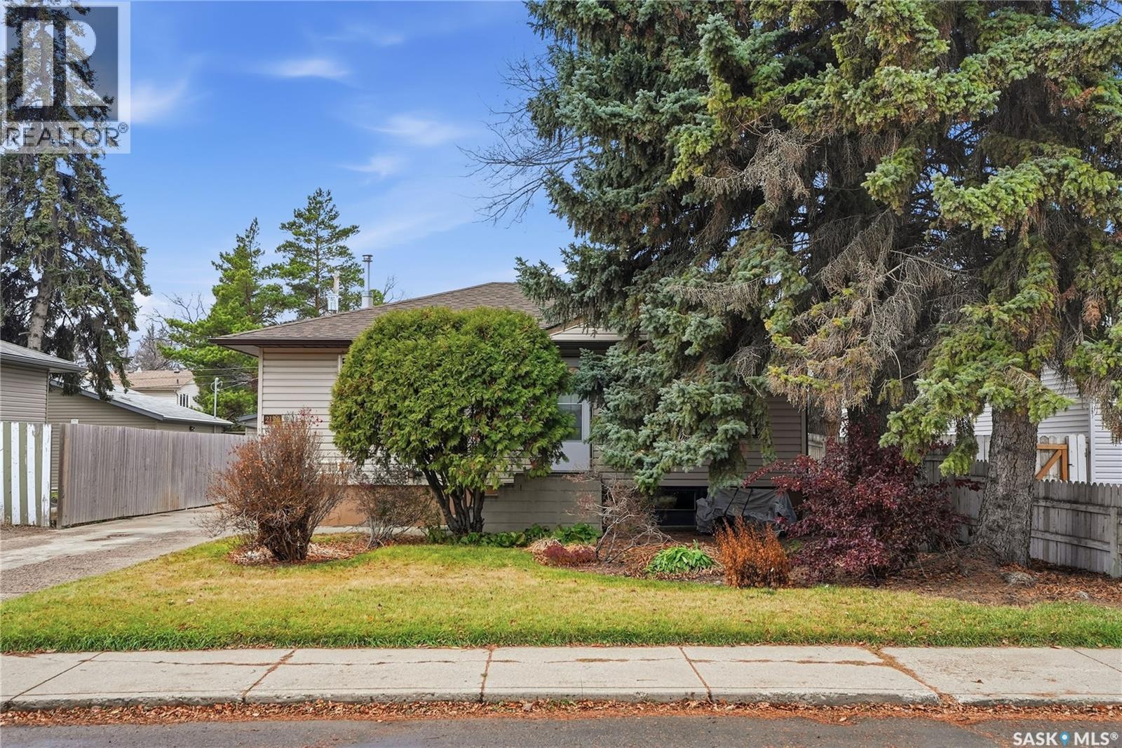 2120 St Andrews Avenue, Saskatoon, Saskatchewan  S7M 0M1 - Photo 2 - SK024329