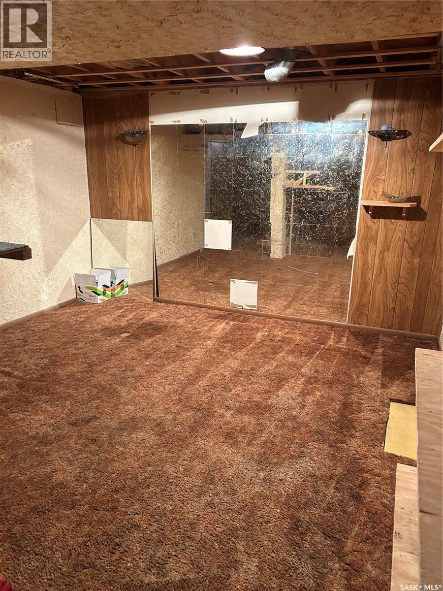 36 Andros Bay, Regina, Saskatchewan  S4R 5K6 - Photo 11 - SK024316