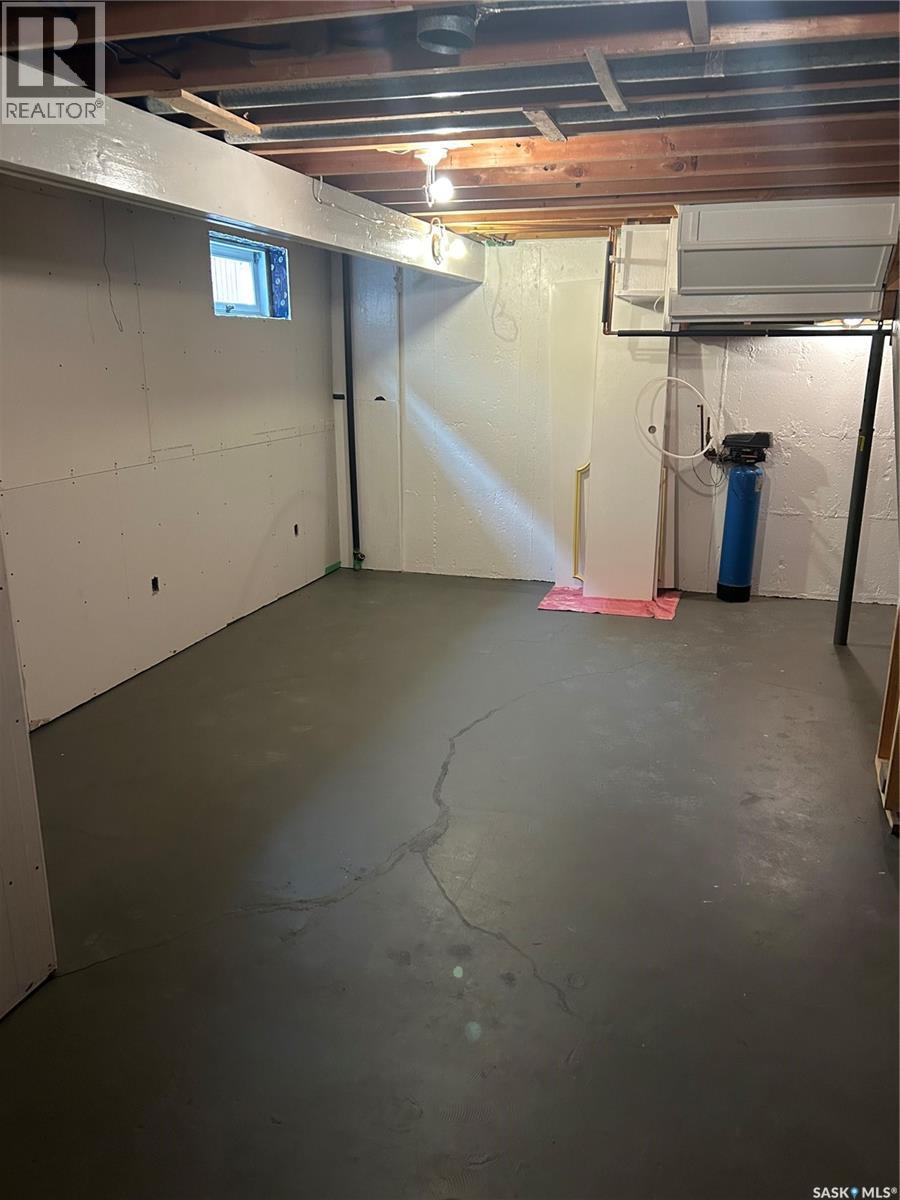 36 Andros Bay, Regina, Saskatchewan  S4R 5K6 - Photo 13 - SK024316