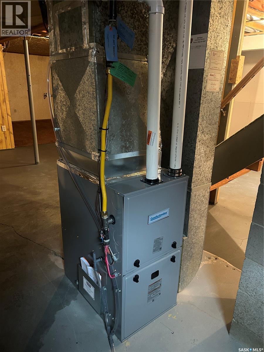 36 Andros Bay, Regina, Saskatchewan  S4R 5K6 - Photo 16 - SK024316