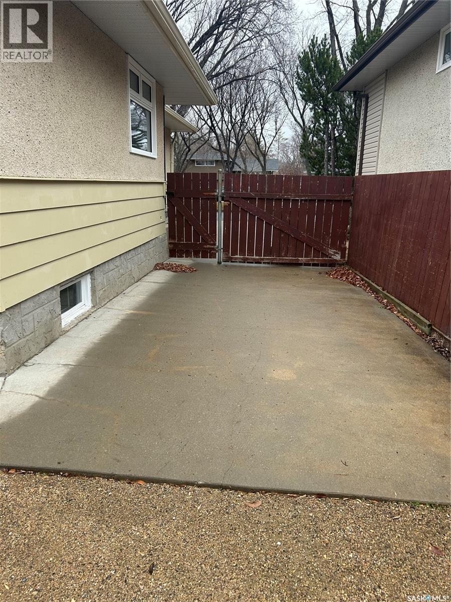 36 Andros Bay, Regina, Saskatchewan  S4R 5K6 - Photo 17 - SK024316