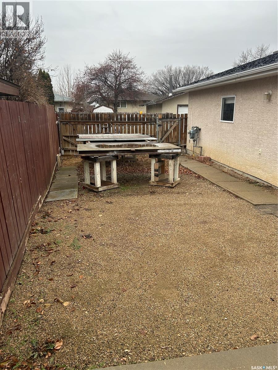 36 Andros Bay, Regina, Saskatchewan  S4R 5K6 - Photo 18 - SK024316