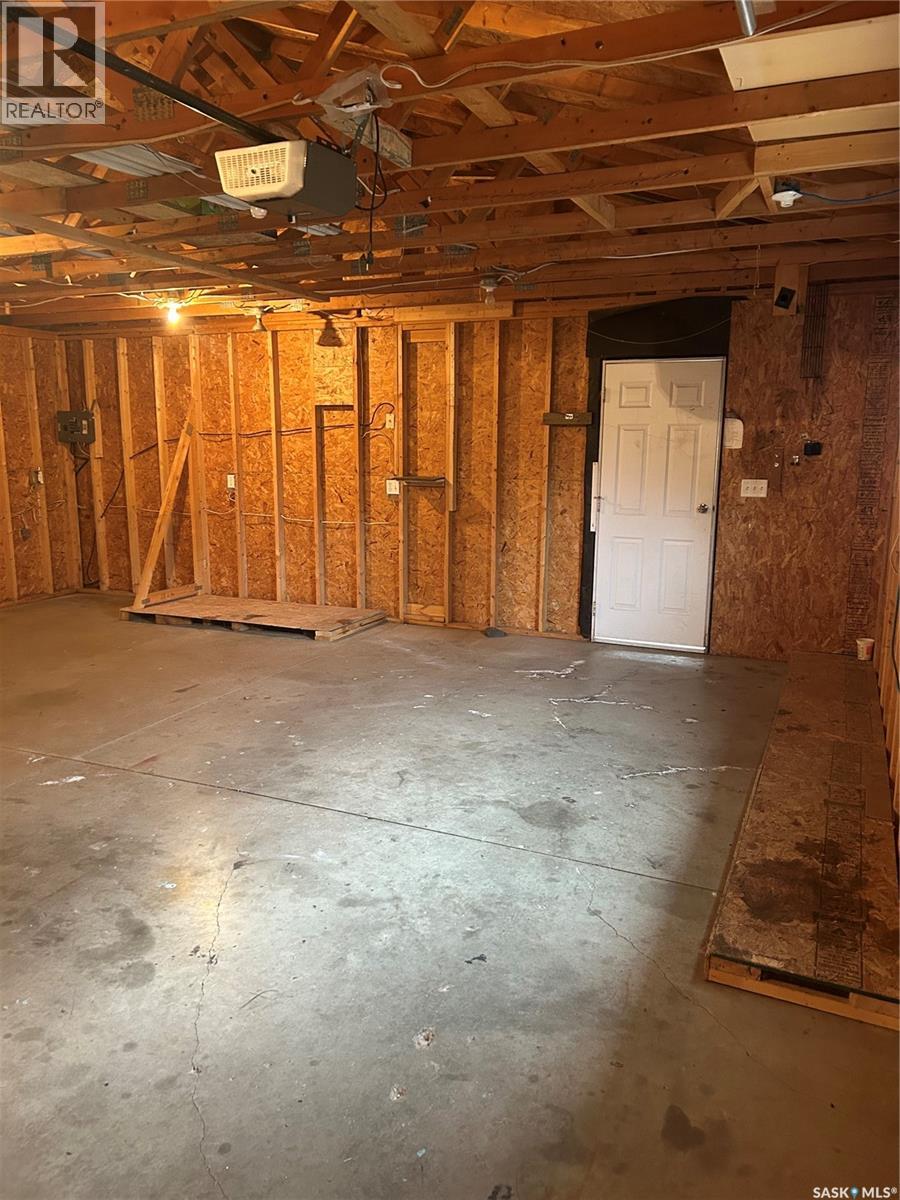 36 Andros Bay, Regina, Saskatchewan  S4R 5K6 - Photo 24 - SK024316