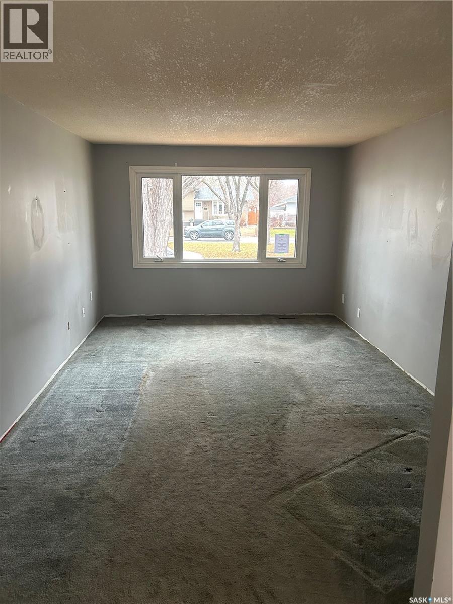 36 Andros Bay, Regina, Saskatchewan  S4R 5K6 - Photo 4 - SK024316