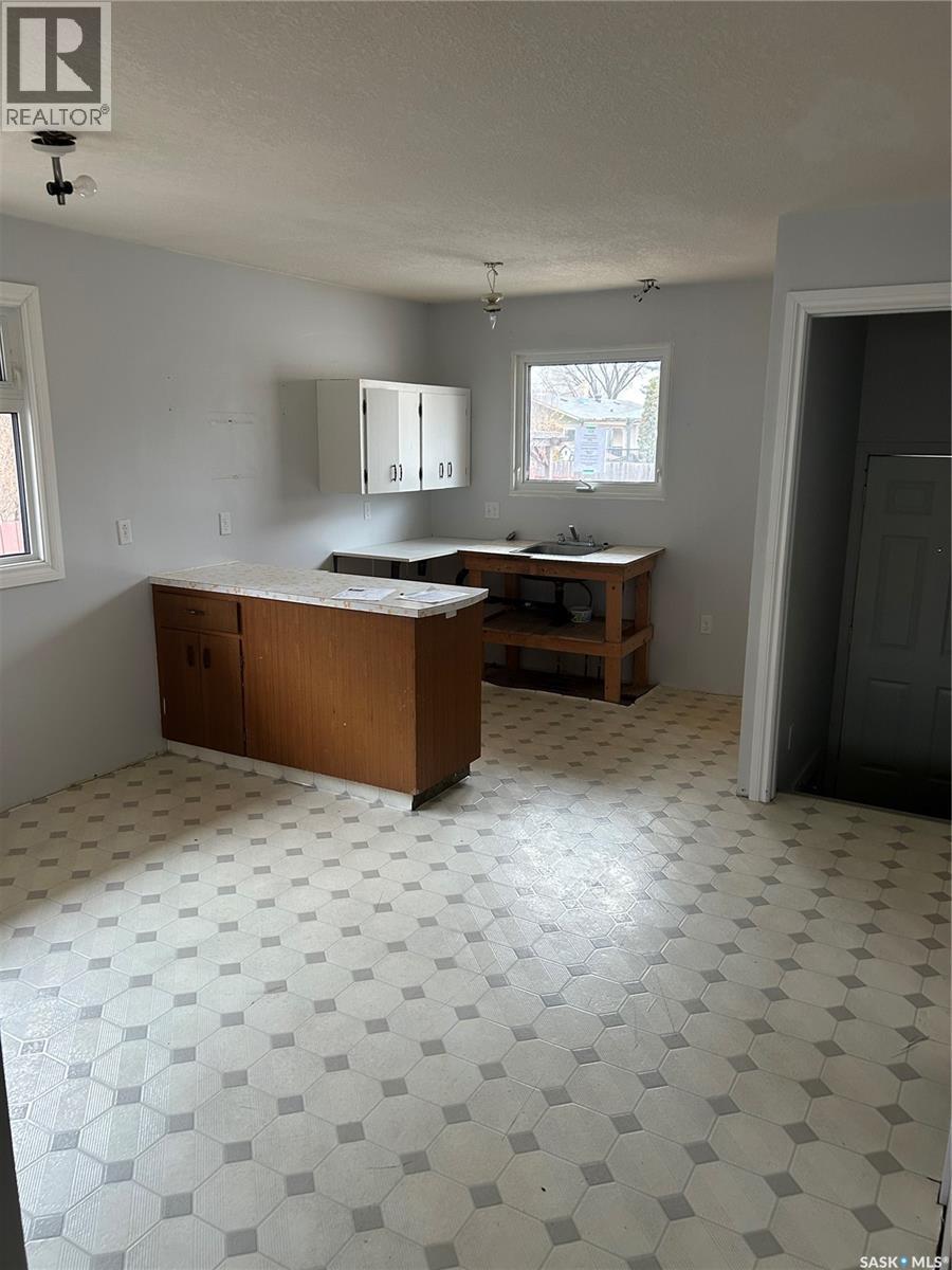 36 Andros Bay, Regina, Saskatchewan  S4R 5K6 - Photo 5 - SK024316