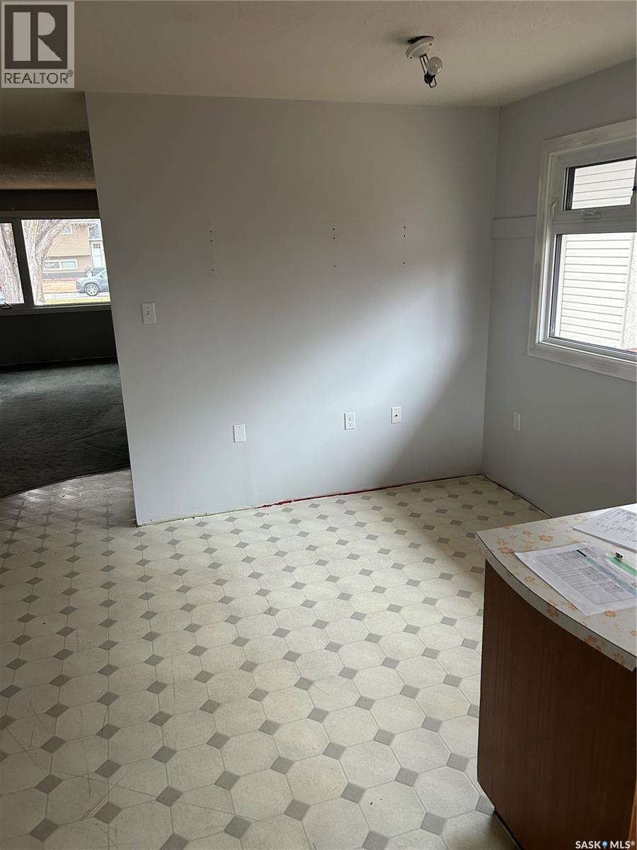 36 Andros Bay, Regina, Saskatchewan  S4R 5K6 - Photo 6 - SK024316