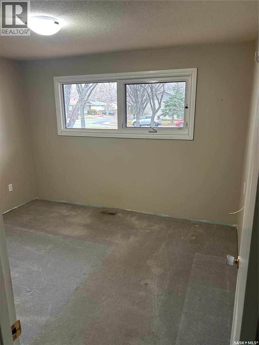 36 Andros Bay, Regina, Saskatchewan  S4R 5K6 - Photo 7 - SK024316