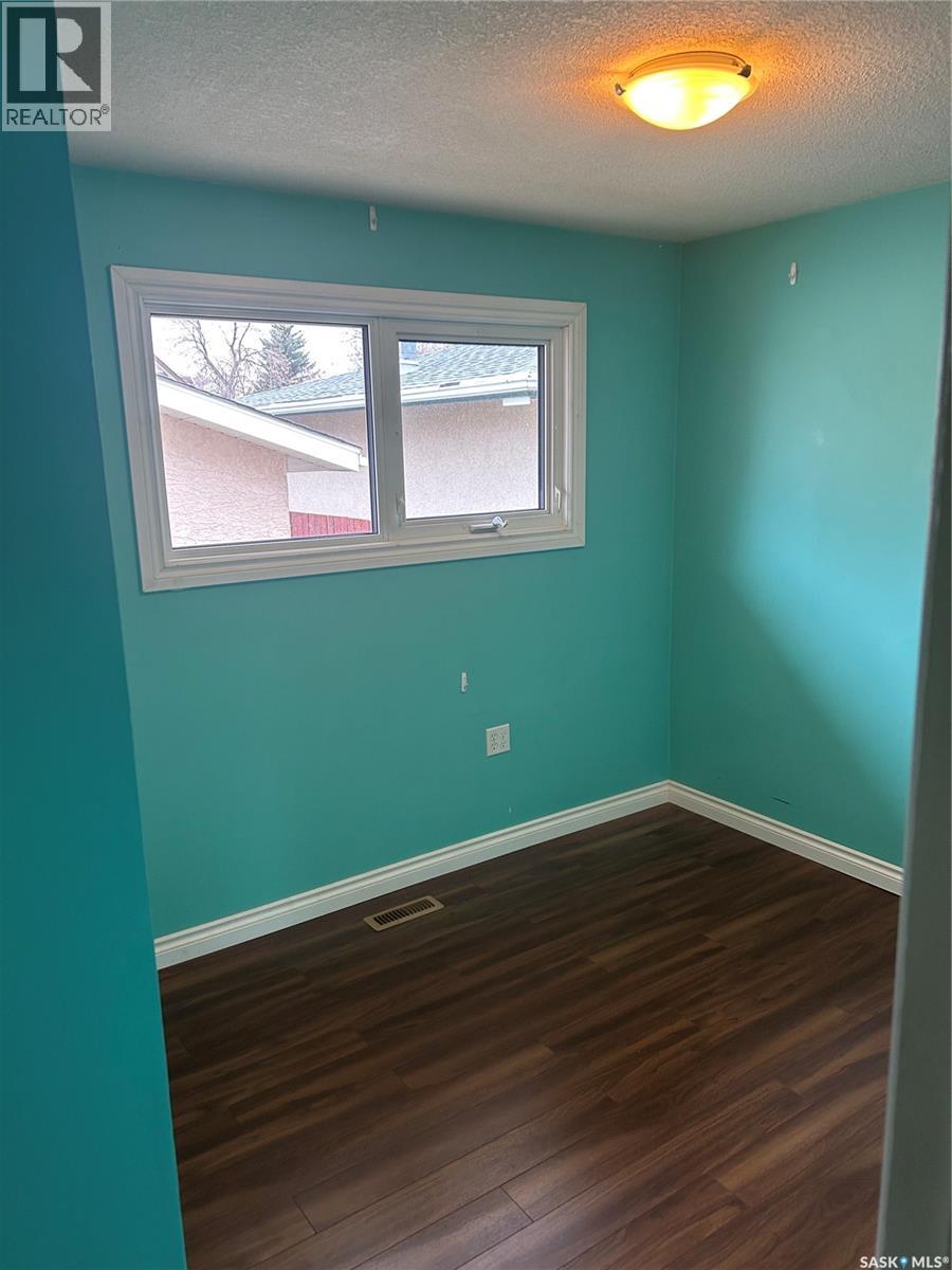 36 Andros Bay, Regina, Saskatchewan  S4R 5K6 - Photo 9 - SK024316