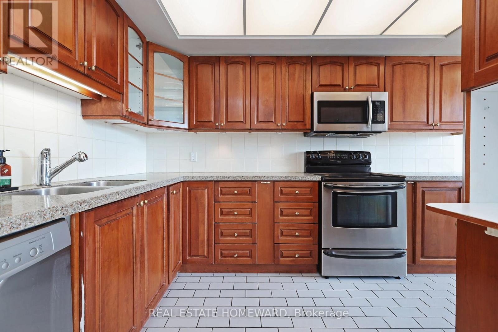 801 - 215 Wynford Drive, Toronto, Ontario  M3C 3P5 - Photo 5 - C12559038