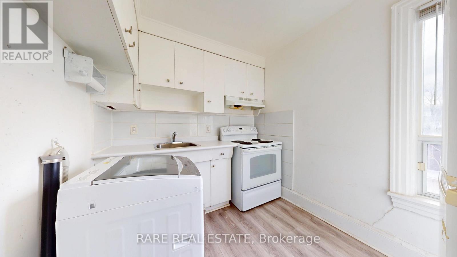 Upper - 640 Crawford Street, Toronto, Ontario  M6G 3K2 - Photo 8 - C12559050