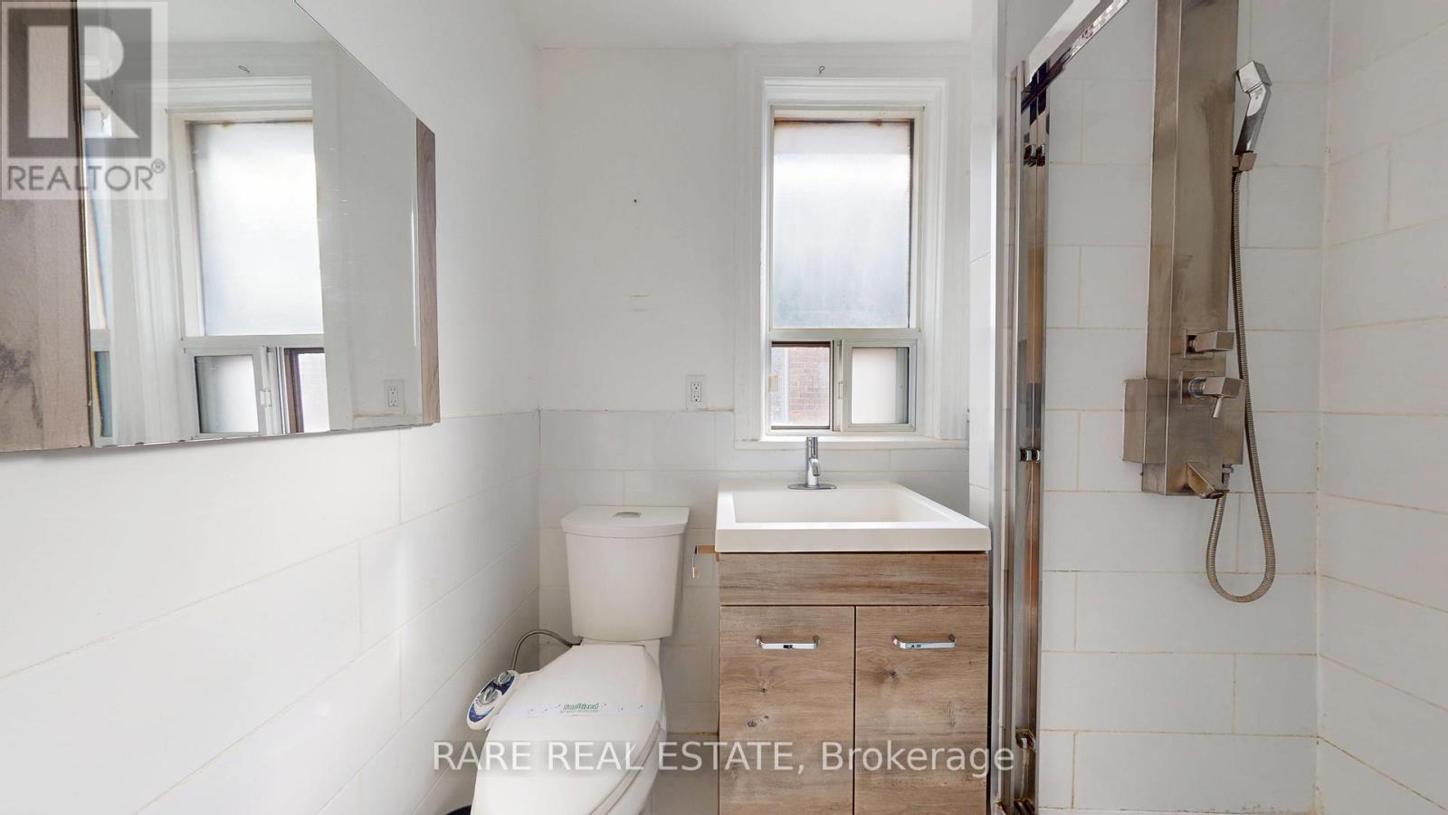 Upper - 640 Crawford Street, Toronto, Ontario  M6G 3K2 - Photo 9 - C12559050