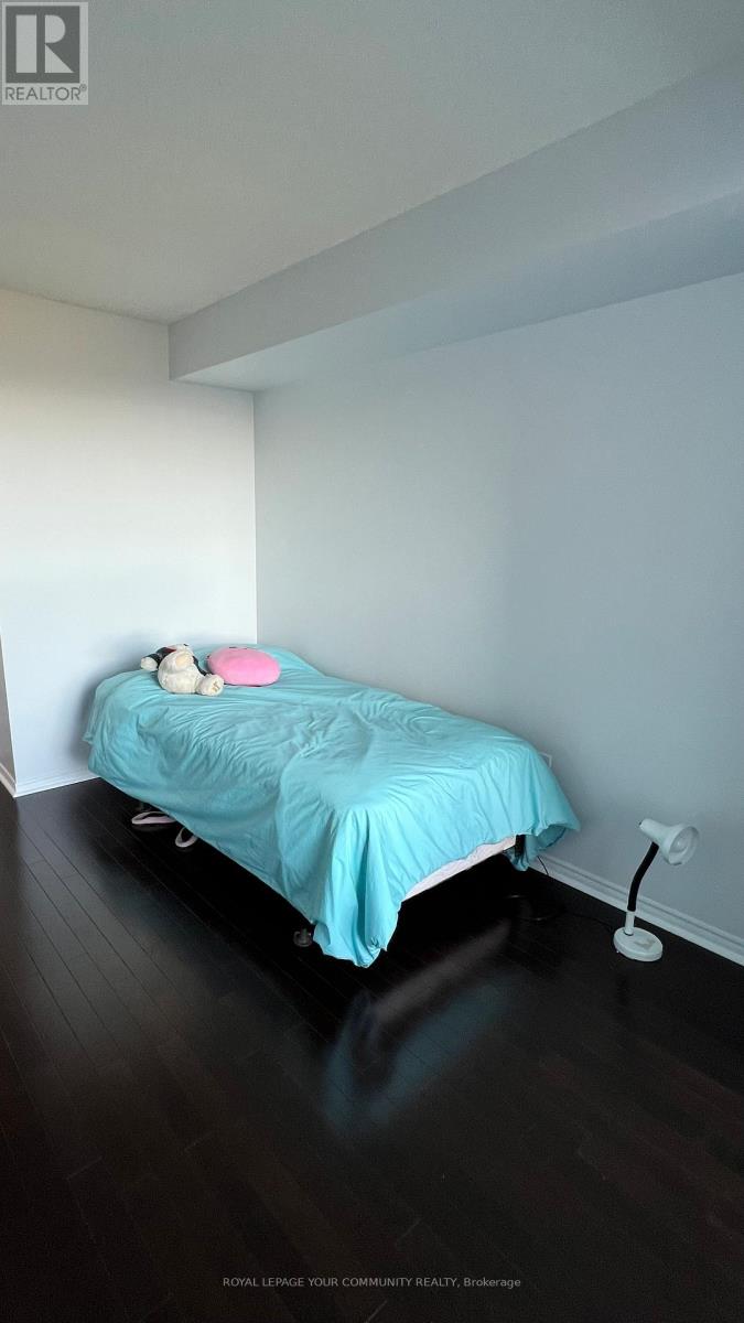 714 - 11 Thorncliffe Pk Drive, Toronto, Ontario  M4H 1P3 - Photo 4 - C12559088