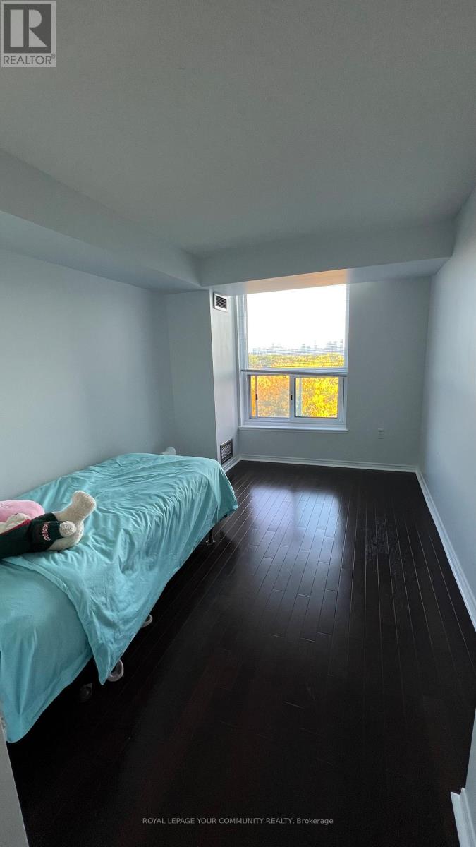 714 - 11 Thorncliffe Pk Drive, Toronto, Ontario  M4H 1P3 - Photo 5 - C12559088