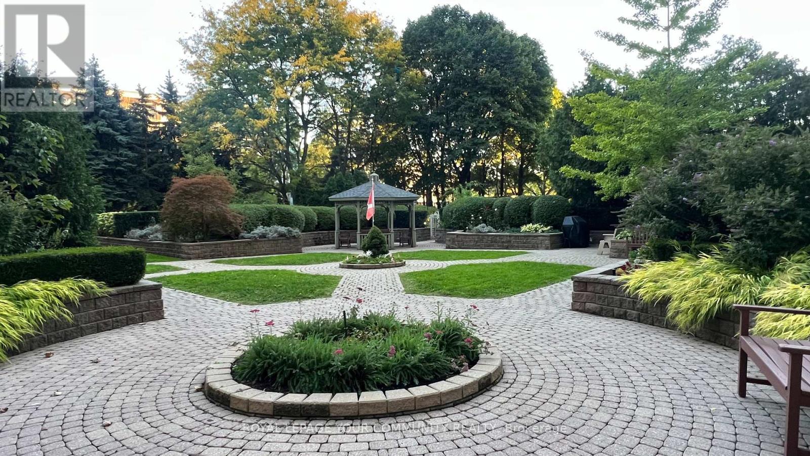 714 - 11 Thorncliffe Pk Drive, Toronto, Ontario  M4H 1P3 - Photo 7 - C12559088