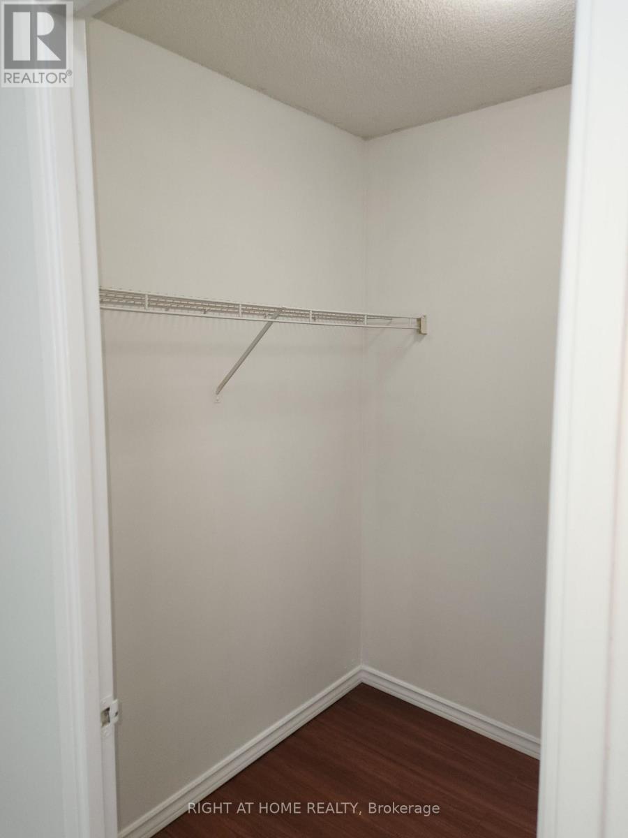 2002 - 195 Wynford Drive, Toronto, Ontario  M3C 3P3 - Photo 11 - C12559090