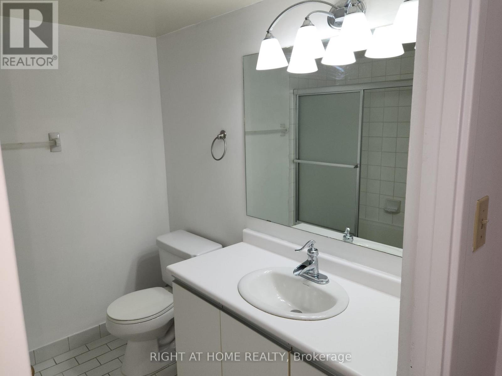 2002 - 195 Wynford Drive, Toronto, Ontario  M3C 3P3 - Photo 14 - C12559090