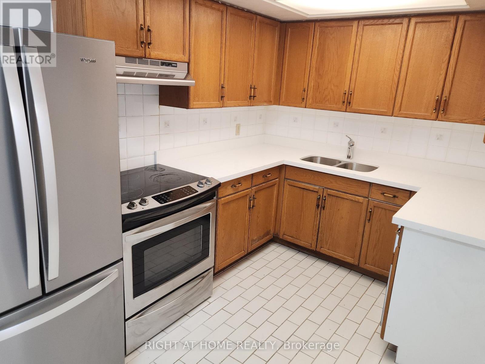 2002 - 195 Wynford Drive, Toronto, Ontario  M3C 3P3 - Photo 7 - C12559090