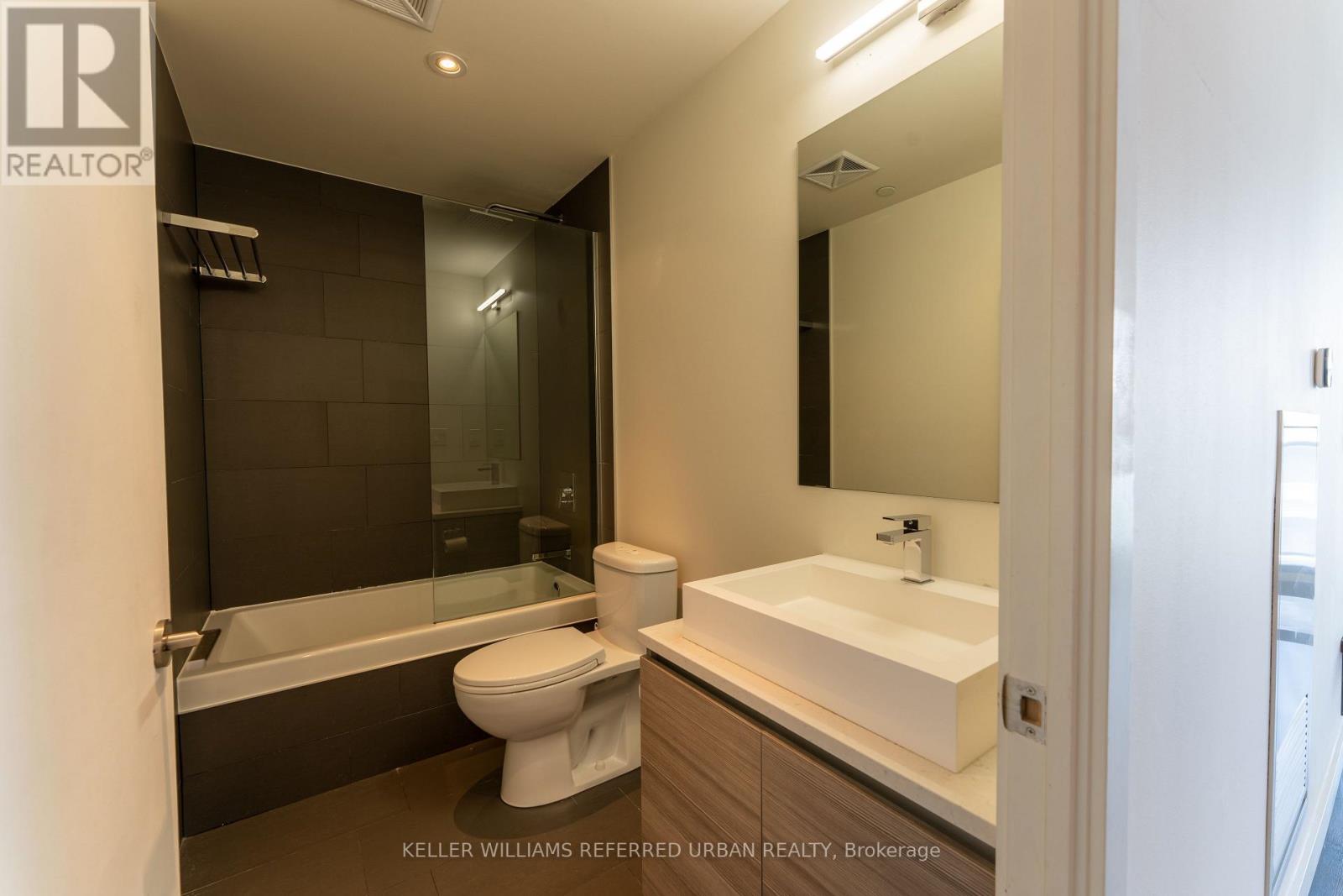 1515 - 111 Bathurst Street, Toronto, Ontario  M5V 0M9 - Photo 10 - C12559106