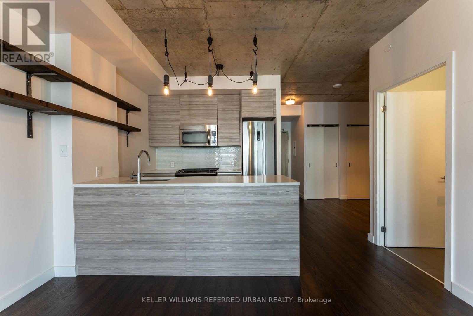 1515 - 111 Bathurst Street, Toronto, Ontario  M5V 0M9 - Photo 2 - C12559106