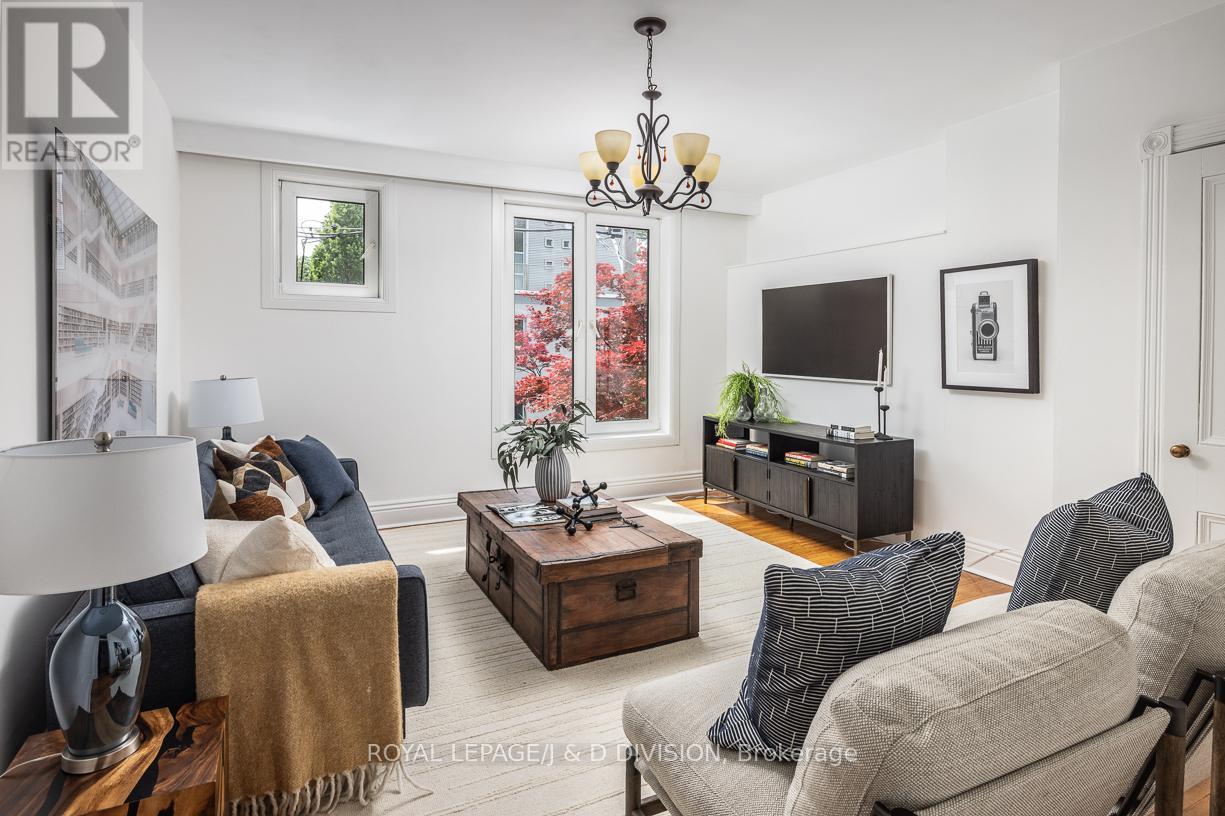 16 Boswell Avenue, Toronto, Ontario  M5R 1M4 - Photo 14 - C12559154