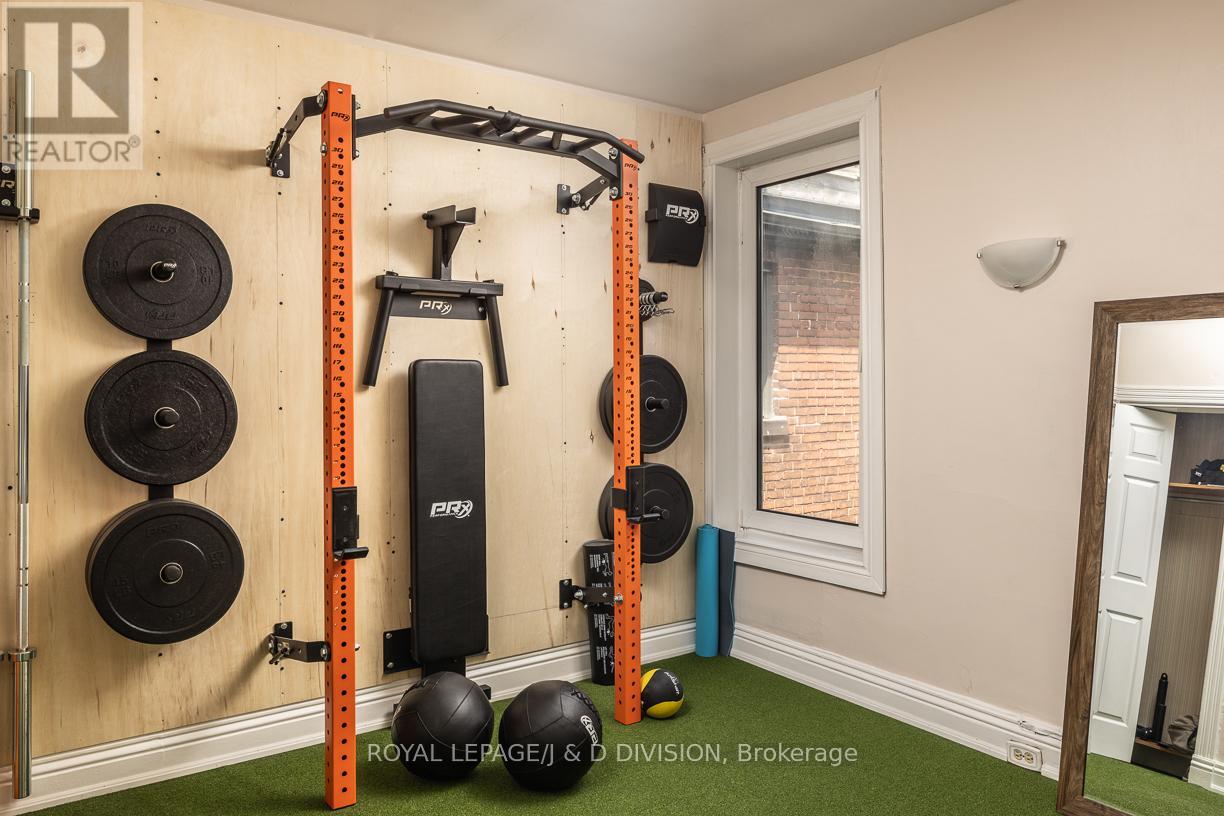 16 Boswell Avenue, Toronto, Ontario  M5R 1M4 - Photo 17 - C12559154