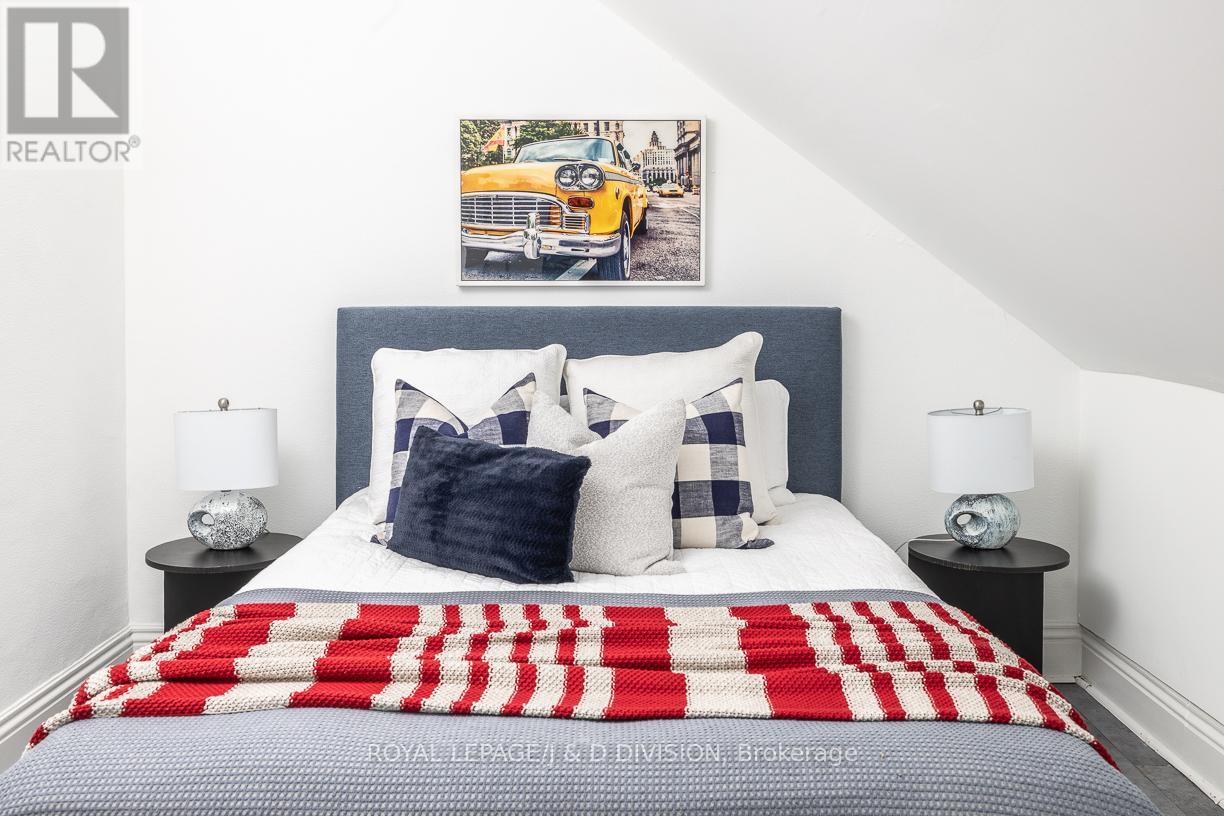 16 Boswell Avenue, Toronto, Ontario  M5R 1M4 - Photo 24 - C12559154