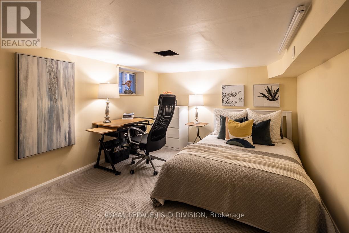 16 Boswell Avenue, Toronto, Ontario  M5R 1M4 - Photo 25 - C12559154