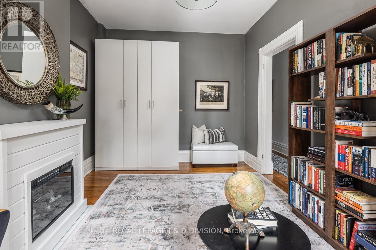 16 Boswell Avenue, Toronto, Ontario  M5R 1M4 - Photo 5 - C12559154